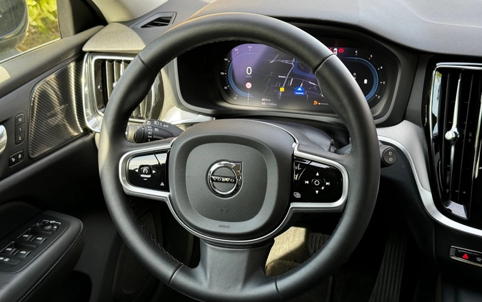 Volvo V60 cena 149800 przebieg: 17000, rok produkcji 2022 z Warszawa małe 562